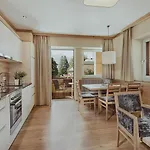 Panorama-im Bademantel Direkt In Alpentherme
