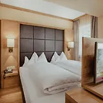 Panorama-im Bademantel Direkt In Alpentherme *