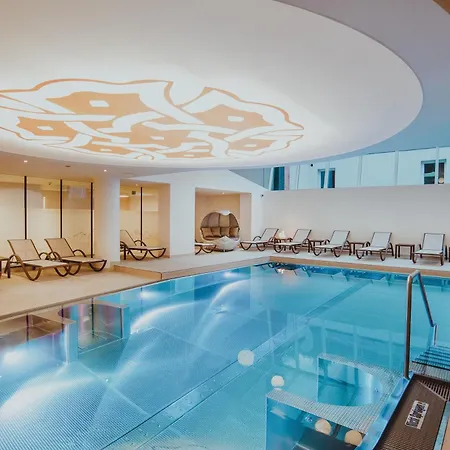 Panorama-im Bademantel Direkt In Alpentherme *