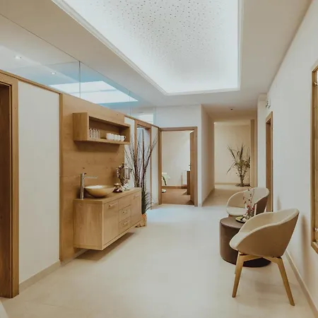 Panorama-im Bademantel Direkt In Alpentherme *