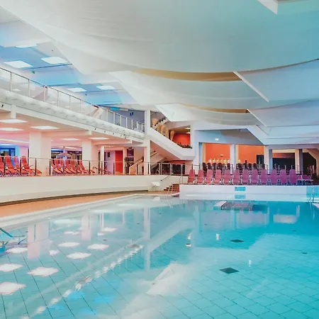 Panorama-im Bademantel Direkt In Alpentherme アパート *