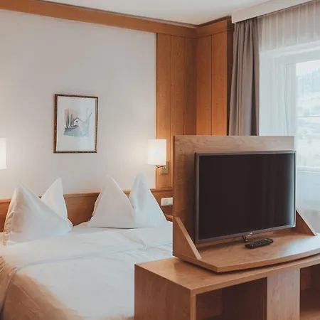 Panorama-im Bademantel Direkt In Alpentherme *